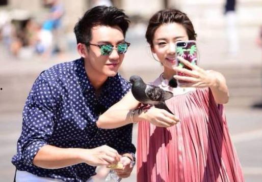 娱乐吃瓜女友分手,吃瓜女友分手，揭秘背后真相